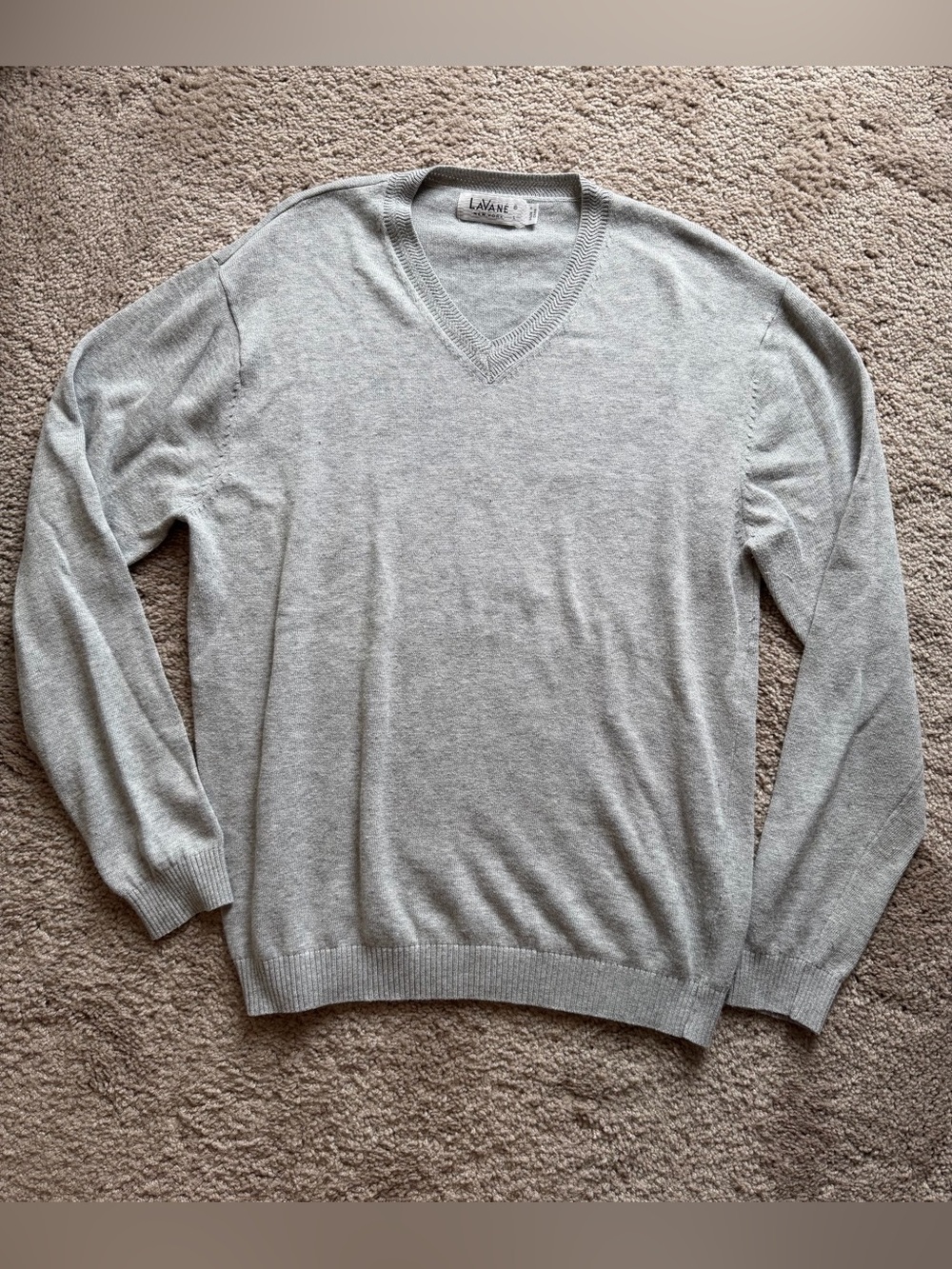 LaVané Men’s Grey V-neck Sweater Large